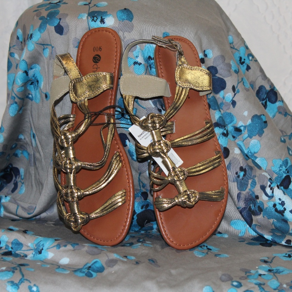 NWT Chatties Sole Searching Gold Sandals